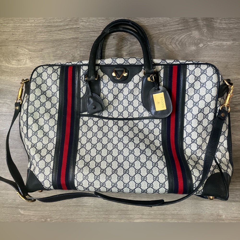 Gucci vintage Travel Bag 🧳 with Red Accents inside purple / bag for hanger 💫